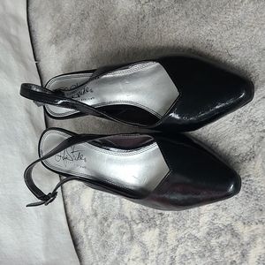 🖤 Life Stride Slingback Pumps 🖤